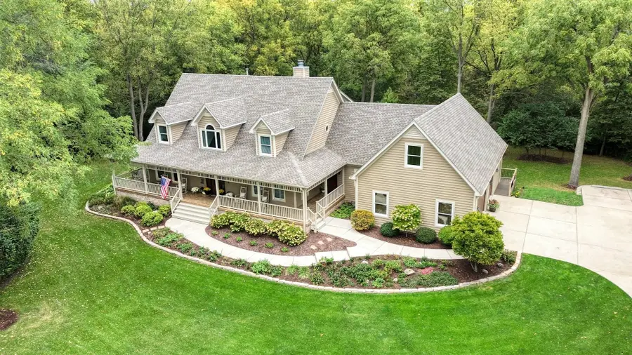 135 Country Lane, Yorkville, IL 60560 - Image #2