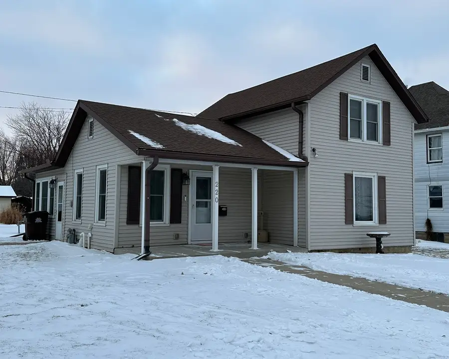 220 N Simmons Avenue, Stockton, IL 61085 - #2
