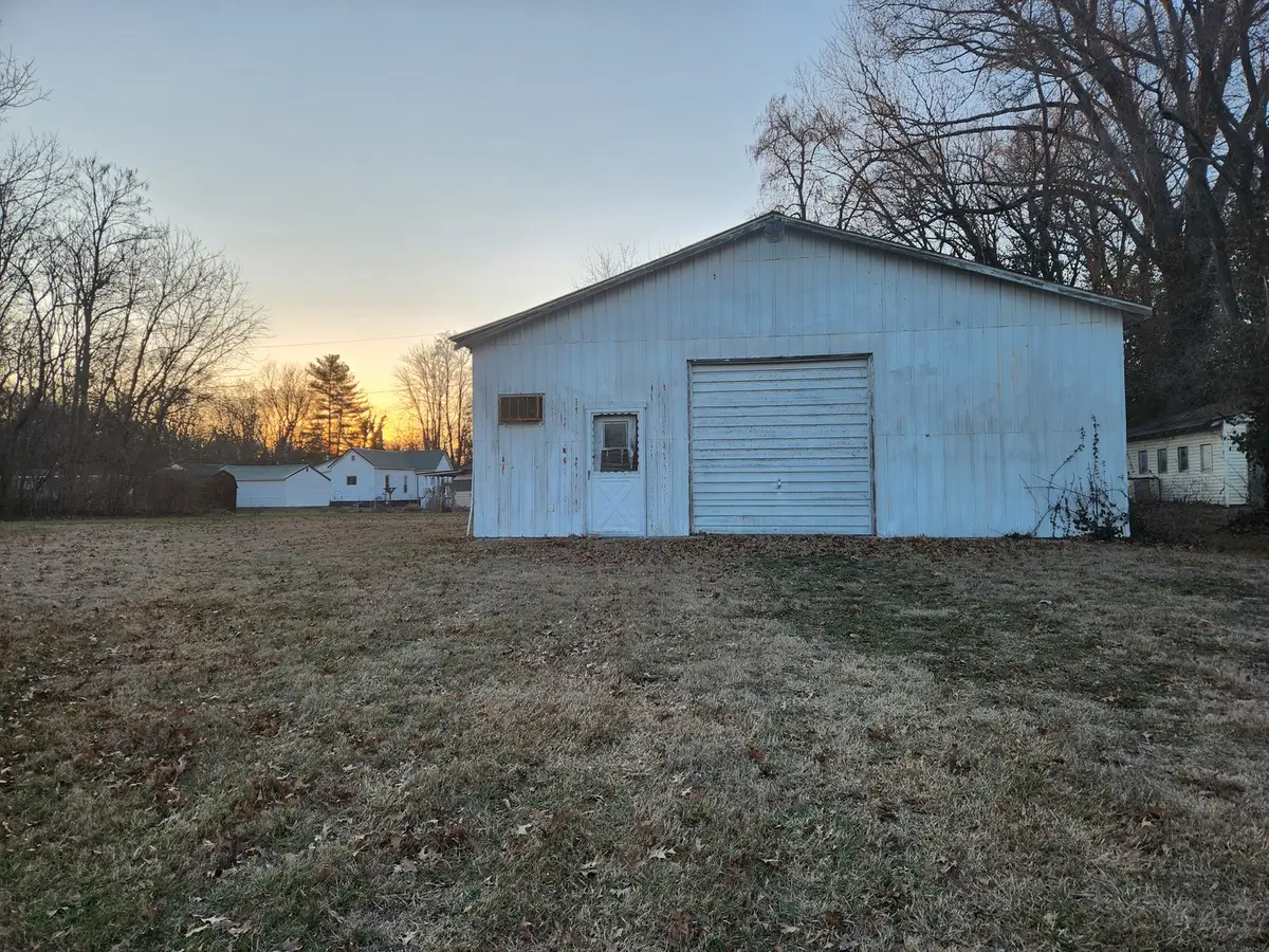 319 S 1st Street, Mount Vernon, IL 62864 - #1