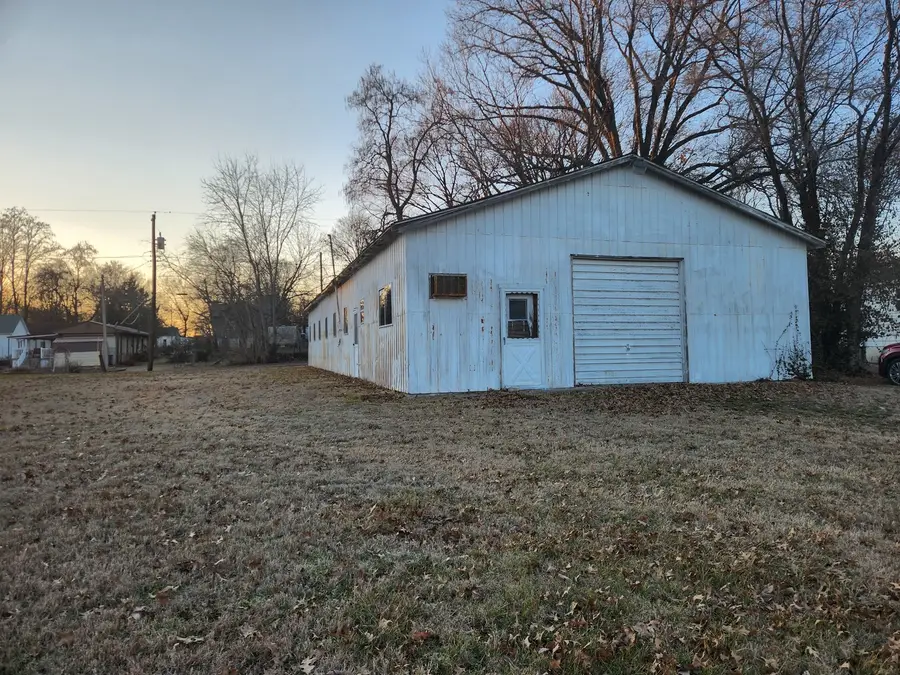 319 S 1st Street, Mount Vernon, IL 62864 - #3
