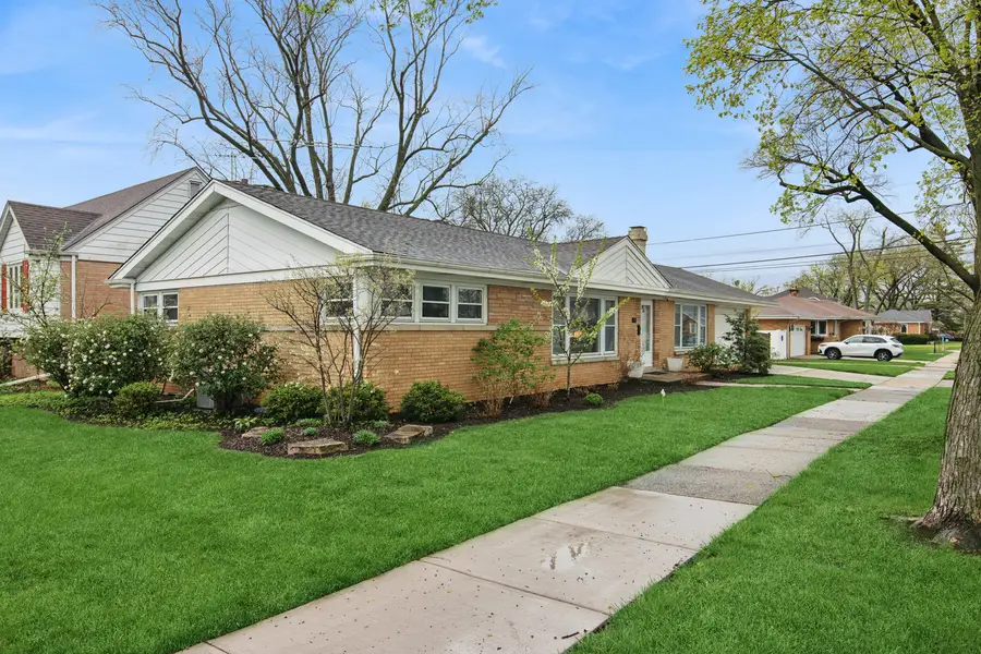 701 Peterson Avenue, Park Ridge, IL 60068 - #2
