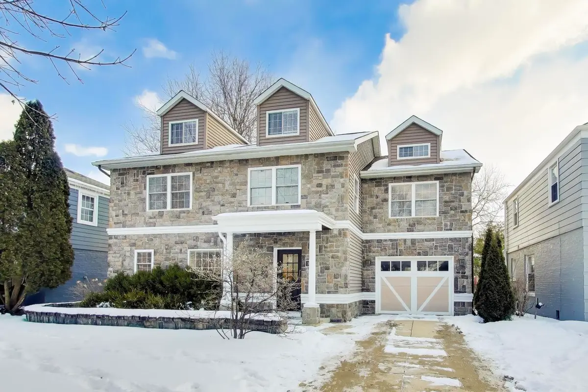 347 S Newbury Place, Arlington Heights, IL 60005 - Image #1