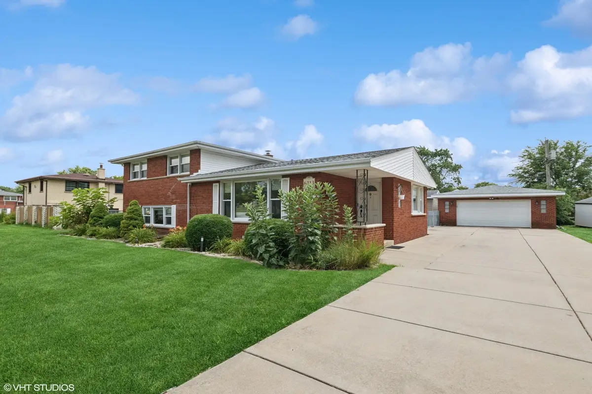6313 W 89th Place, Oak Lawn, IL 60453 - Image #1