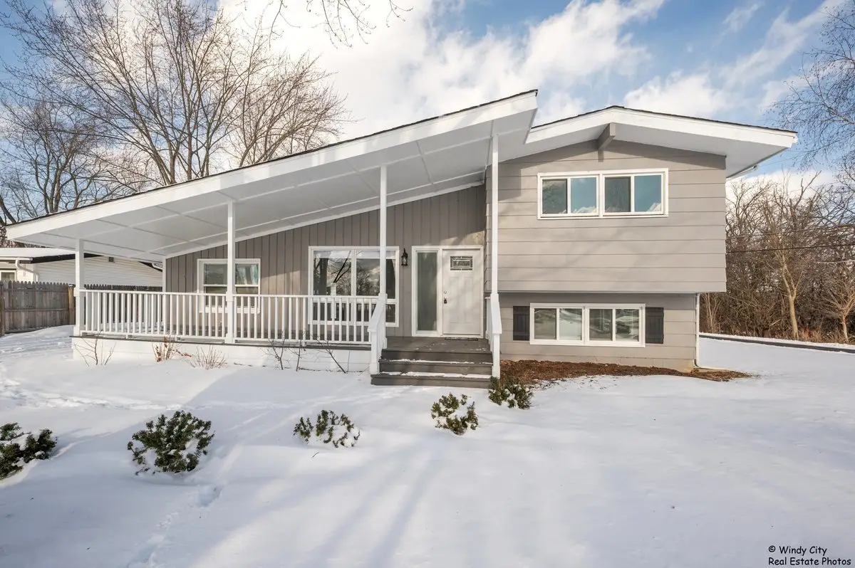 2208 Sprucewood Lane, Lindenhurst, IL 60046 - Image #1
