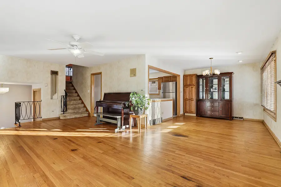 10729 Lamon Avenue, Oak Lawn, IL 60453 - #3