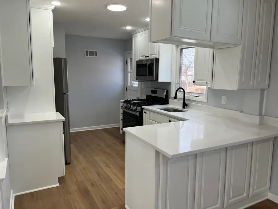 10420 S Kildare Avenue, Oak Lawn, IL 60453 - Image #2