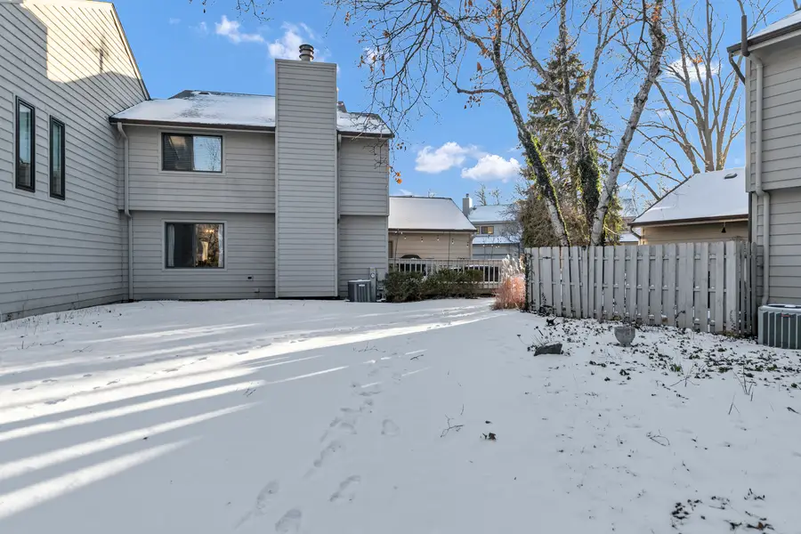 1527 Kirkwood Drive #1527, Geneva, IL 60134 - #3