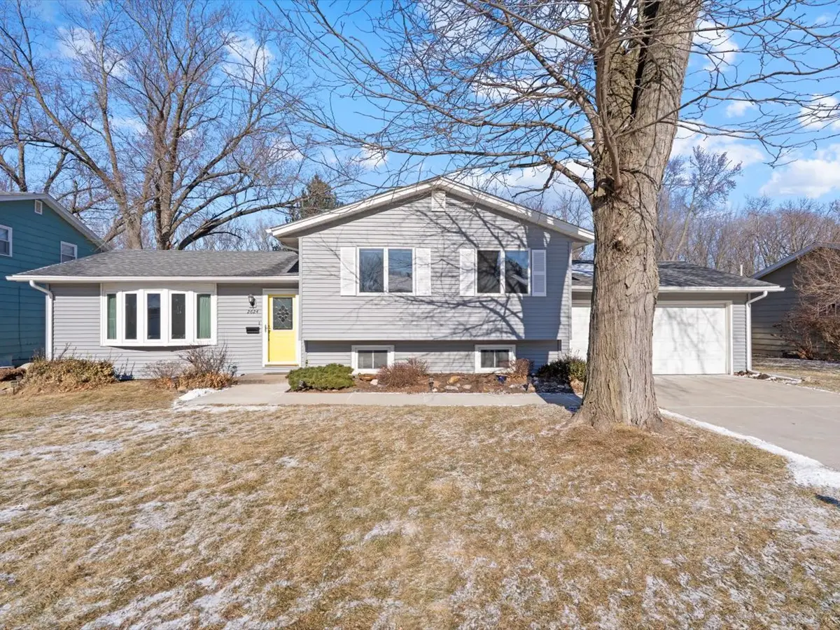 2624 E George Washington Boulevard, Davenport, IA 52803 - Image #1