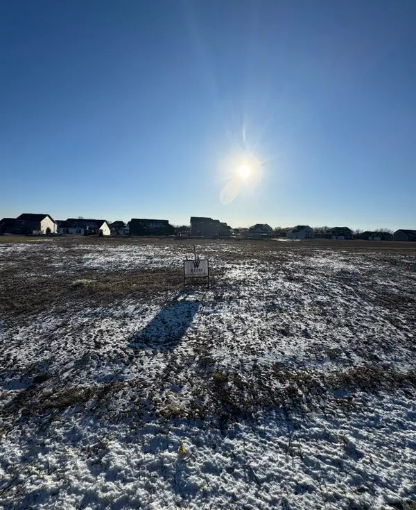 334 Linda Lane, Riverdale, IA 52722