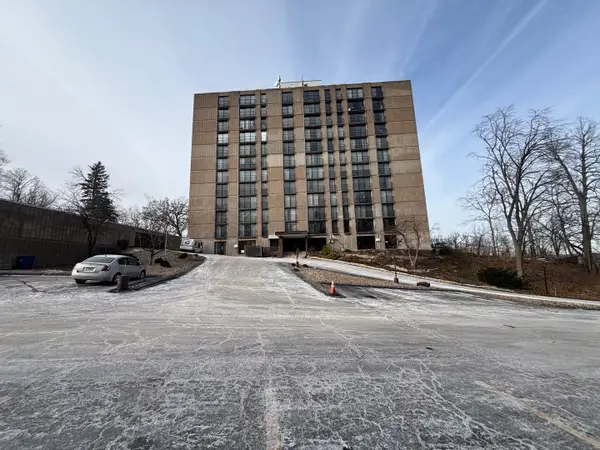 1800 7th Street #11F, East Moline, IL 61244