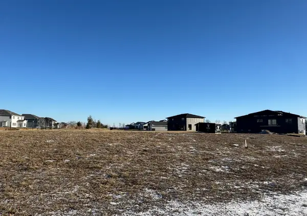 421 Mason Drive, Riverdale, IA 52722