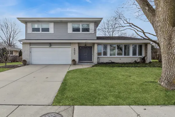 2207 E Michael Manor Lane, Arlington Heights, IL 60004