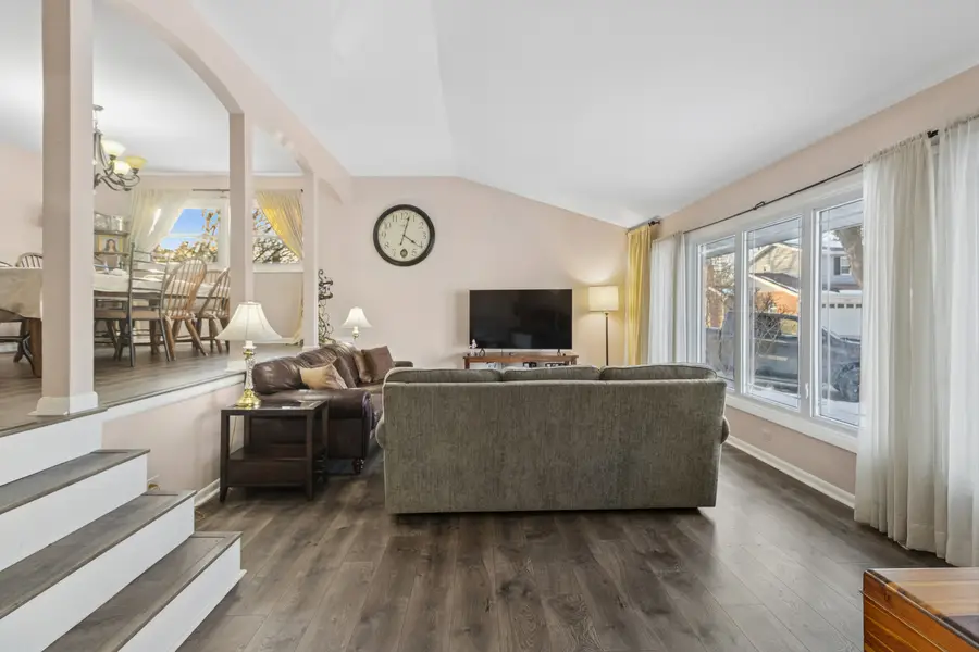 2207 E Michael Manor Lane, Arlington Heights, IL 60004 - #3