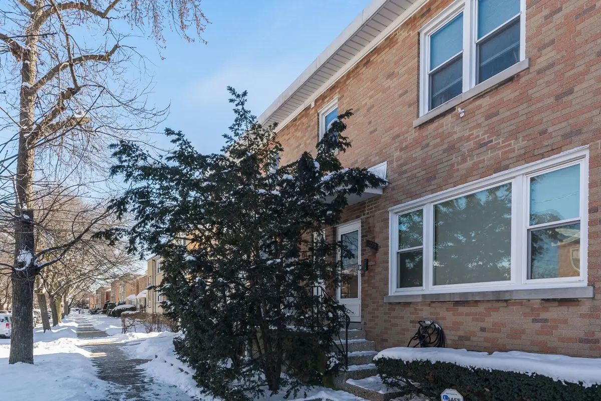 2753 W Rascher Avenue, Chicago, IL 60625 - Image #1