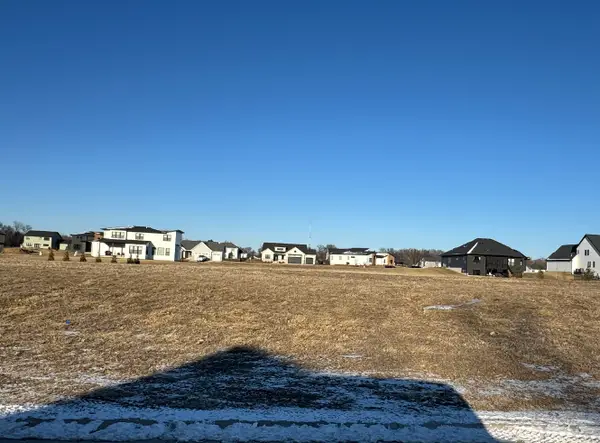 249 Mason Drive, Riverdale, IA 52722