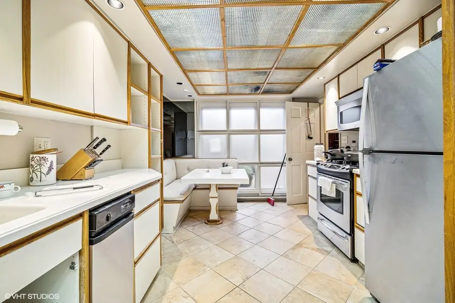 1864 Mission Hills Lane, Northbrook, IL 60062 - Image #3