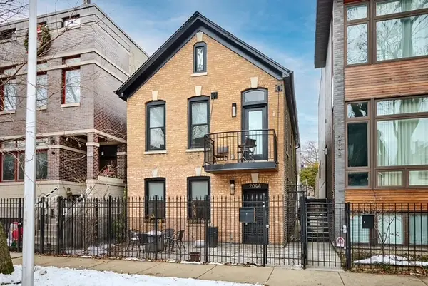 2044 W Race Avenue, Chicago, IL 60612