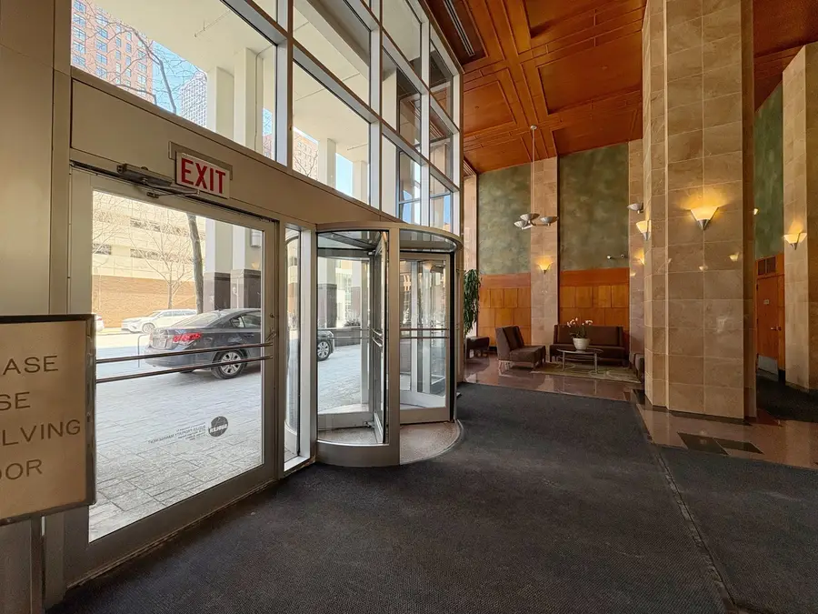 1122 N Clark Street #1702, Chicago, IL 60610 - Image #2