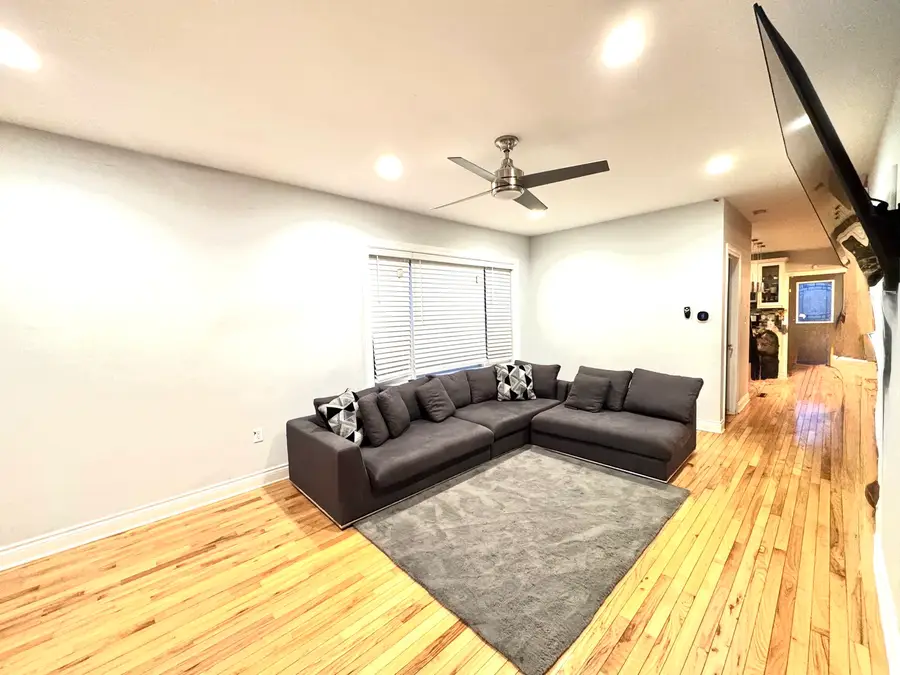 8544 S Essex Avenue, Chicago, IL 60617 - Image #3