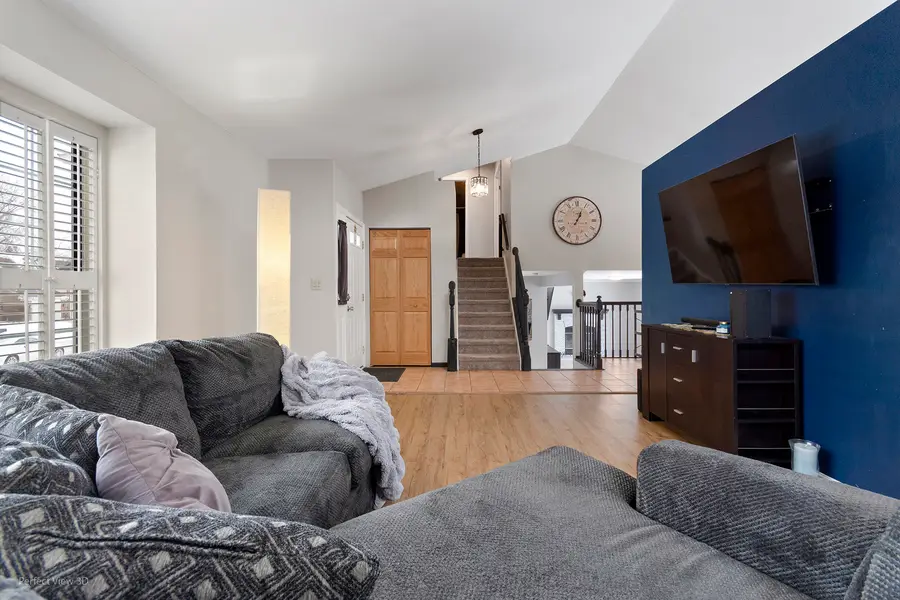 272 Village Lane, Bartlett, IL 60103 - Image #2