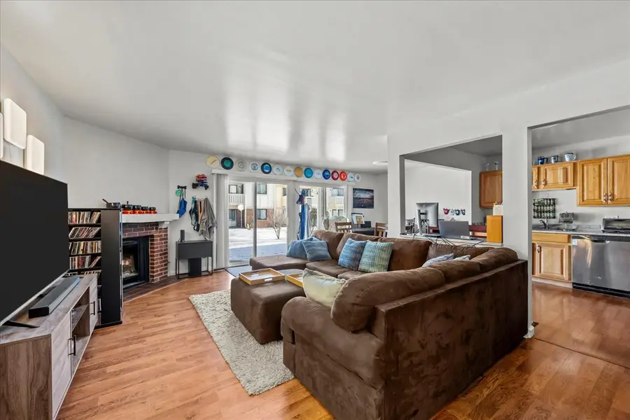 1052 Southbury Lane #B1, Wheeling, IL 60090 - Image #2