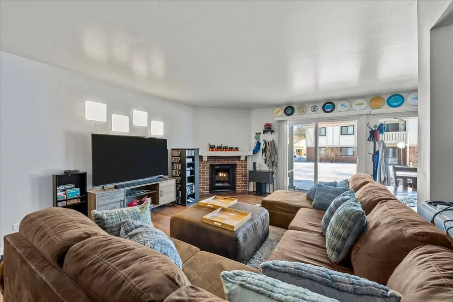 1052 Southbury Lane #B1, Wheeling, IL 60090 - Image #3