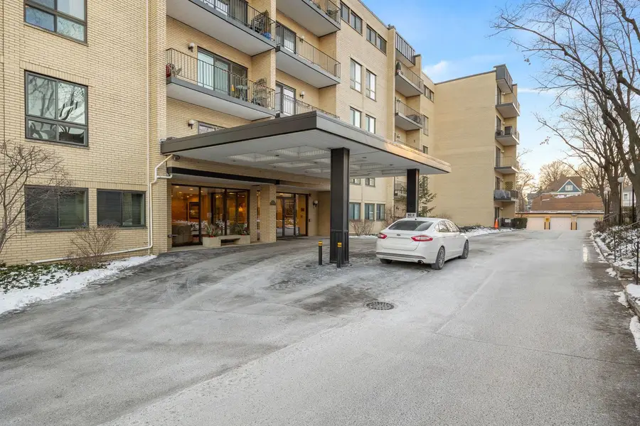 221 N Kenilworth Avenue #208, Oak Park, IL 60302 - Image #2
