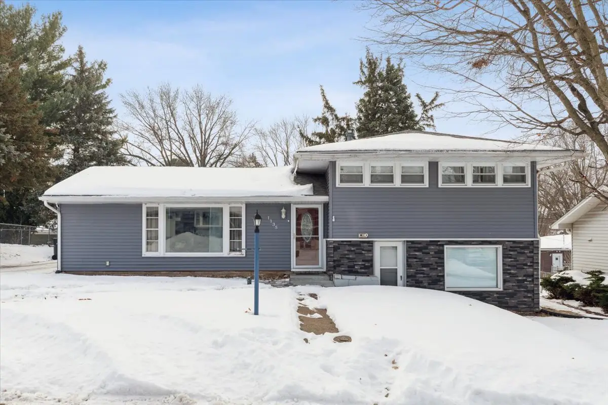 1135 5th Avenue N, Clinton, IA 52732 - Image #1