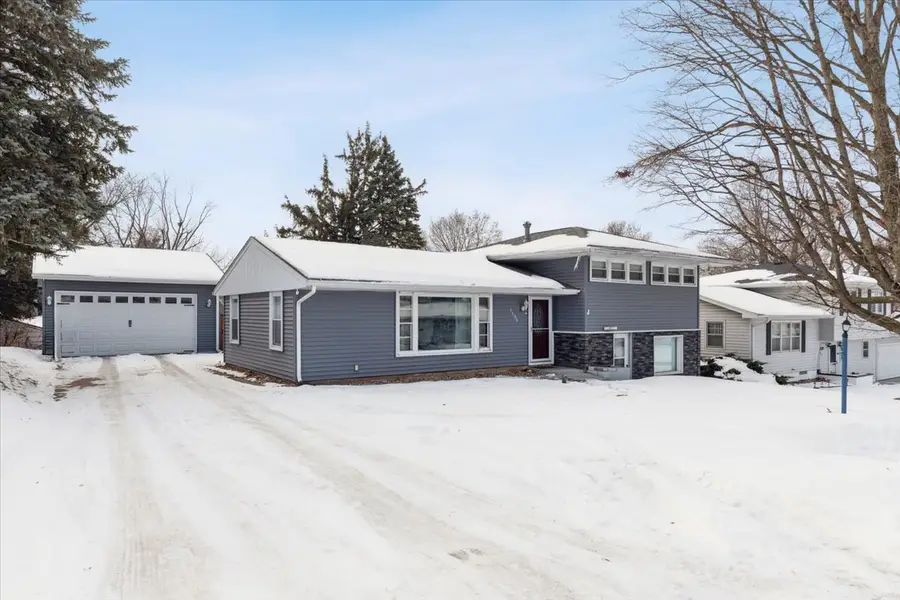 1135 5th Avenue N, Clinton, IA 52732 - Image #2