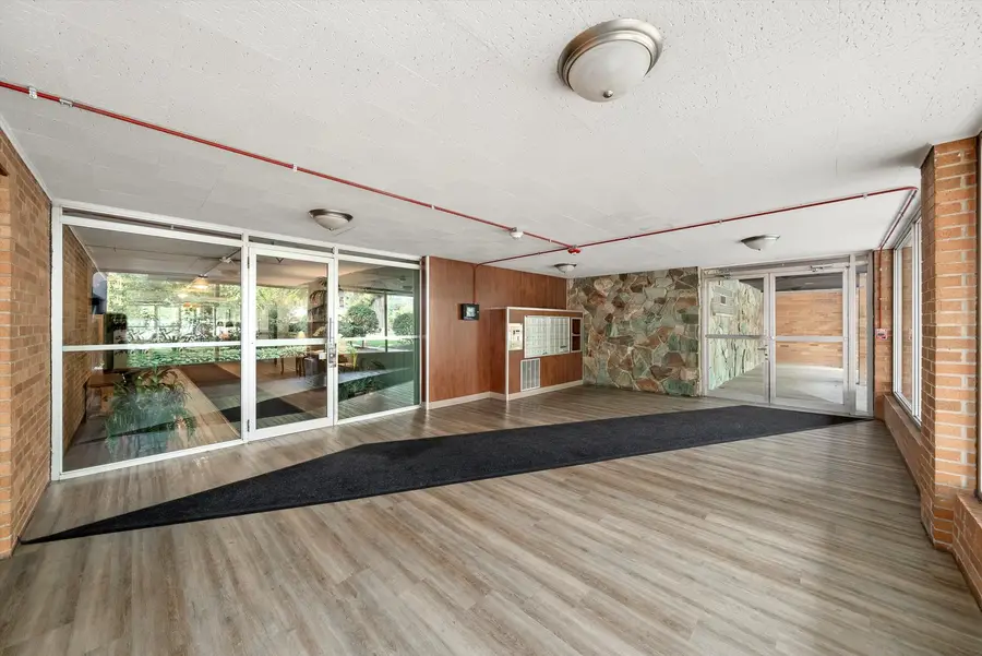 333 S East Avenue #405, Oak Park, IL 60302 - Image #3