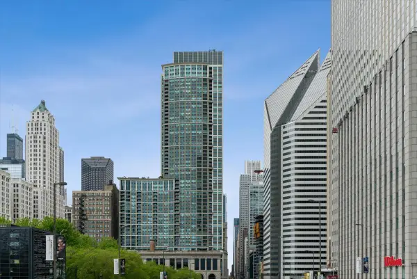 130 N Garland Court #3702, Chicago, IL 60602