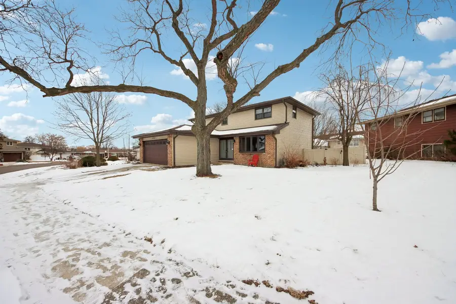 922 Dearborn Circle, Carol Stream, IL 60188 - Image #2
