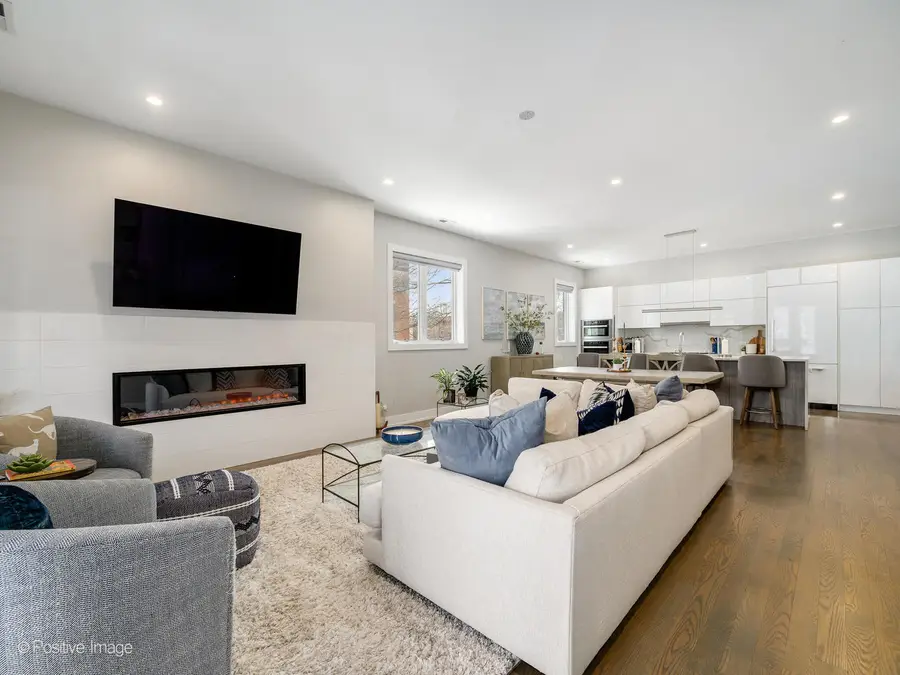 2335 W Montrose Avenue #2, Chicago, IL 60618 - #2