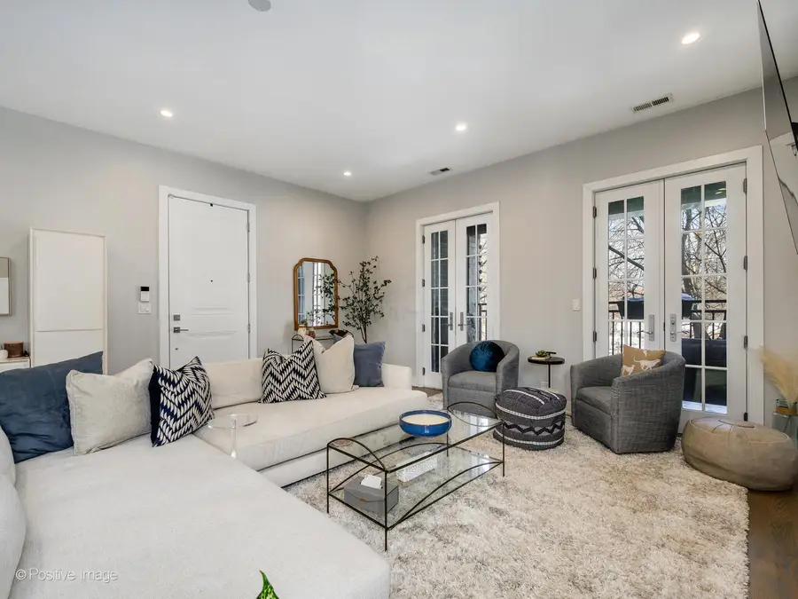 2335 W Montrose Avenue #2, Chicago, IL 60618 - #3