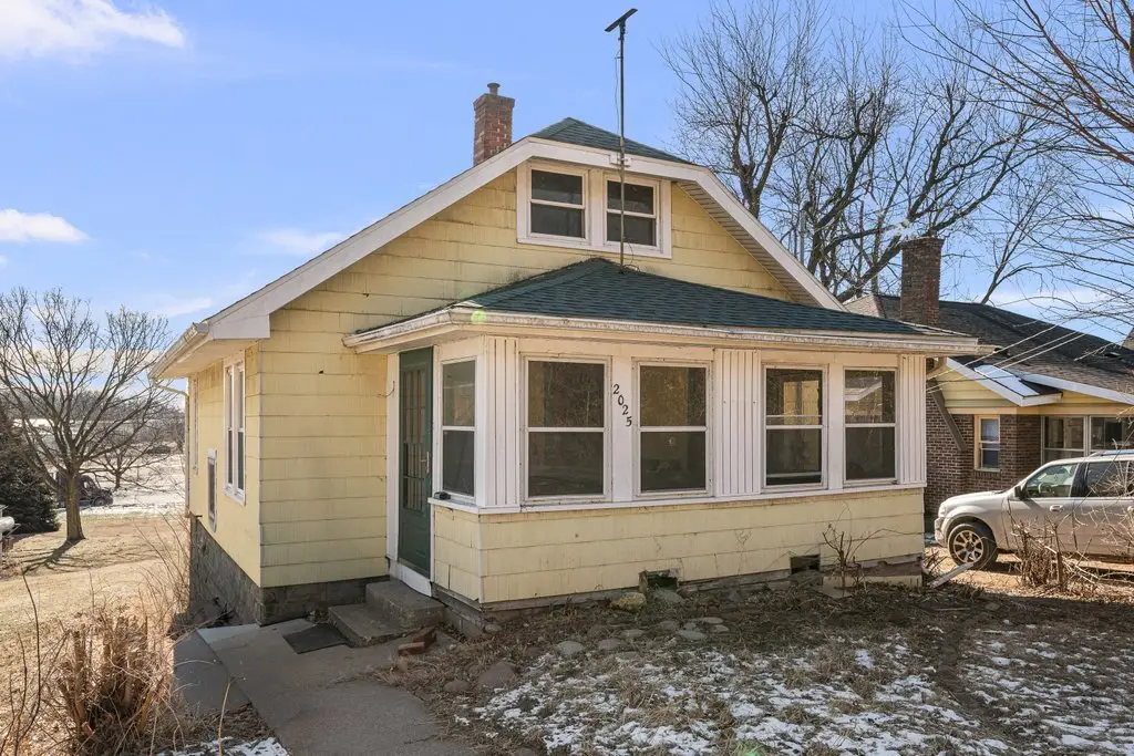 2025 S Bluff Boulevard, Clinton, IA 52732 - Image #1