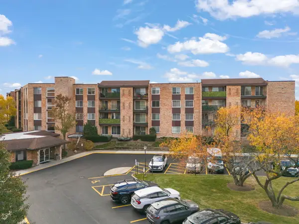 1101 S Hunt Club Drive #414, Mount Prospect, IL 60056