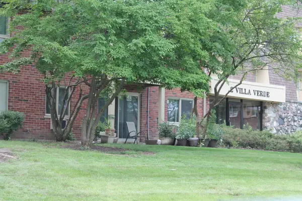 2 Villa Verde Drive #108, Buffalo Grove, IL 60089