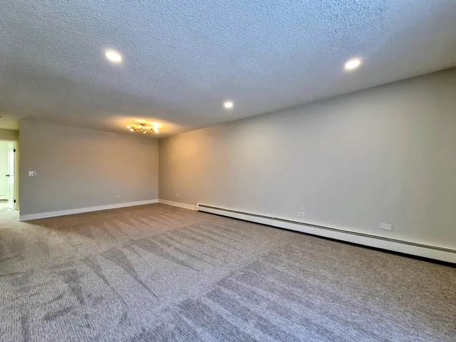 239 Gregory Street #8, Aurora, IL 60504 - Image #3