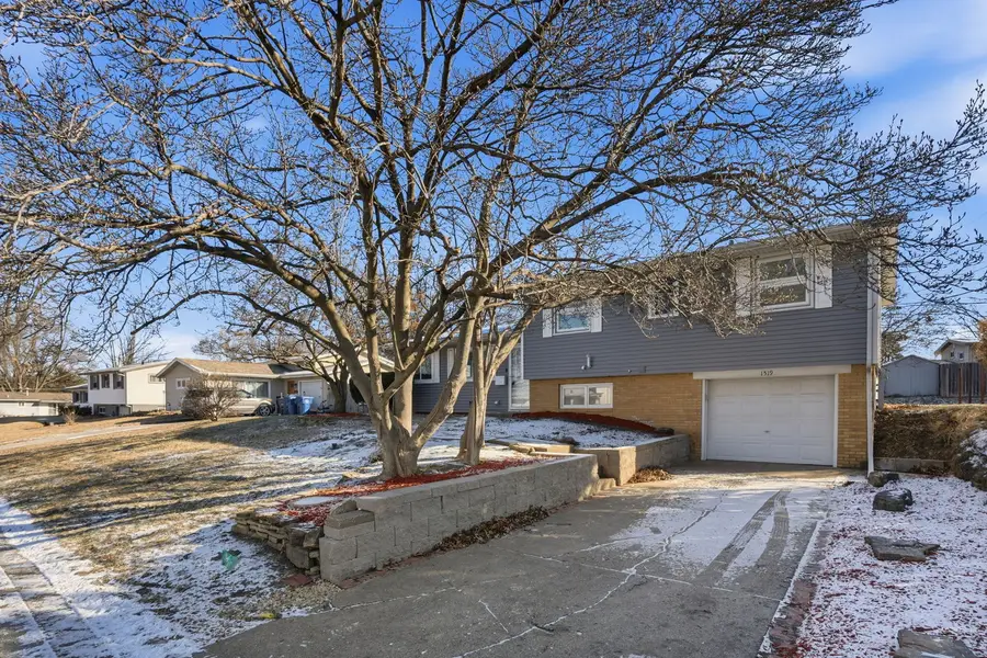 1519 Parklane Drive, Bettendorf, IA 52722 - Image #2