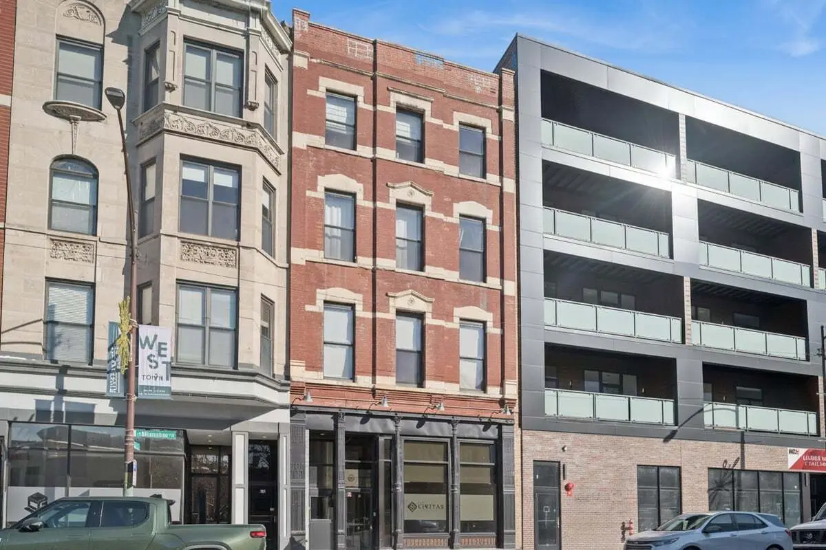 701 N Milwaukee Avenue #4R, Chicago, IL 60642 - Image #1