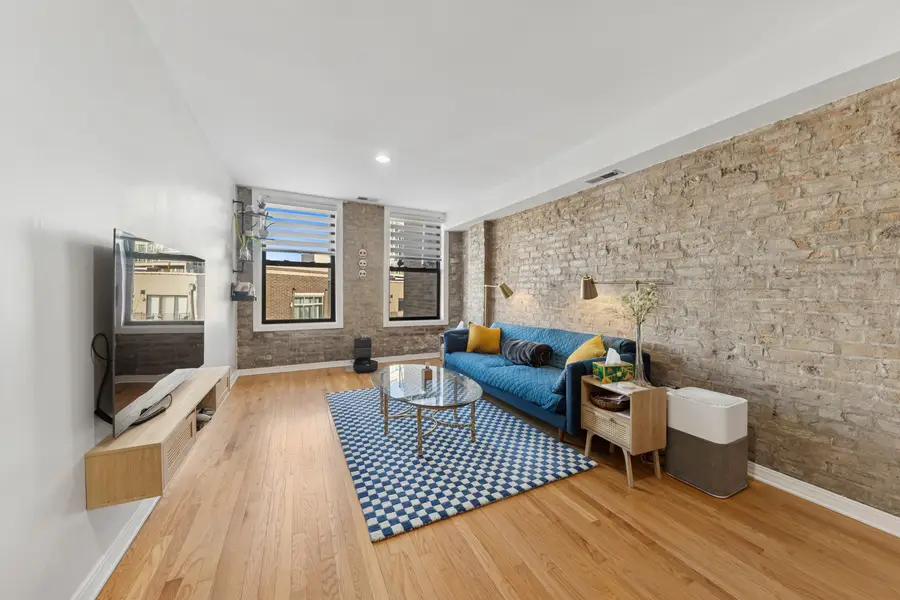 701 N Milwaukee Avenue #4R, Chicago, IL 60642 - Image #2