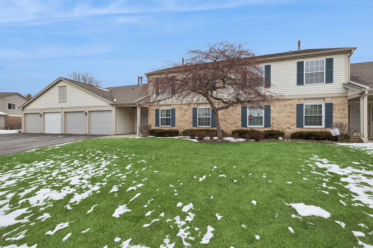 305 Crestview Drive #D, Wauconda, IL 60084 - Image #1