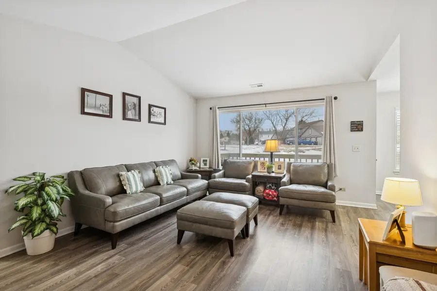 305 Crestview Drive #D, Wauconda, IL 60084 - Image #2