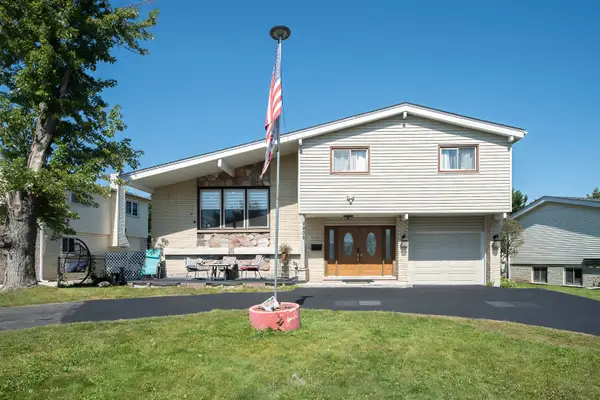 9909 N Huber Lane, Niles, IL 60714