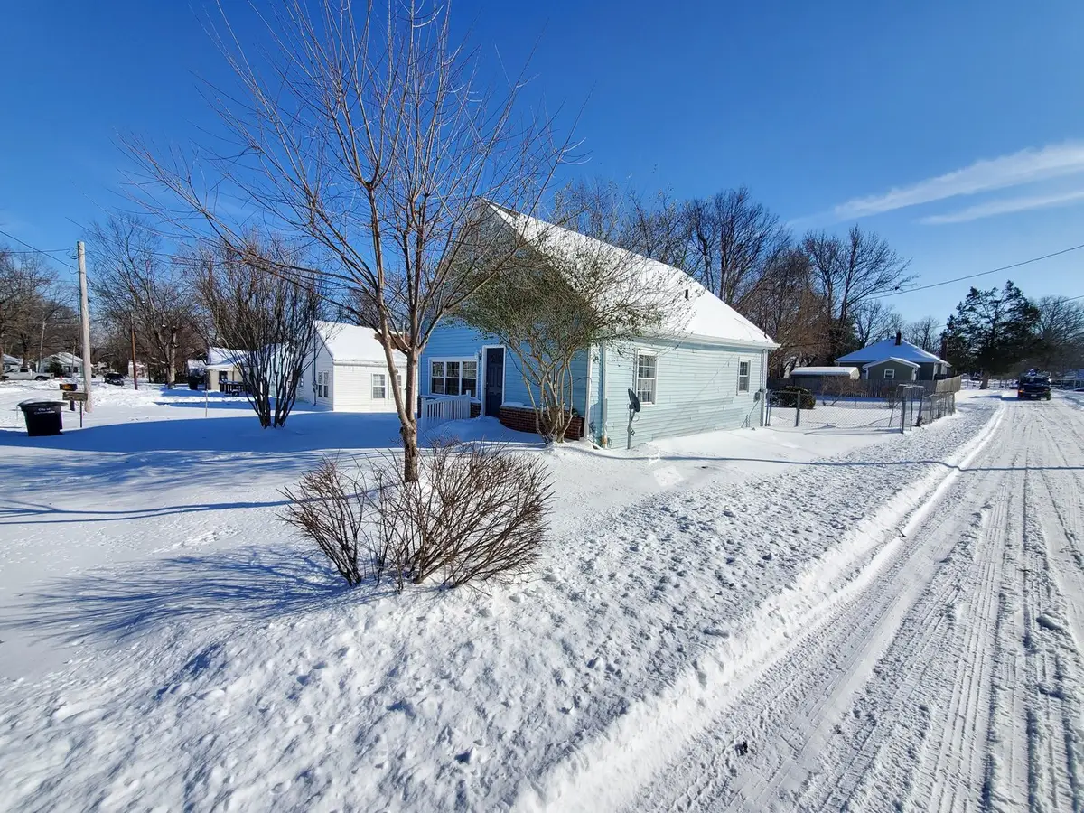 511 W Baird Street, Carbondale, IL 62901 - #1