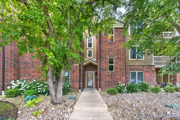 214 Glengarry Drive #201, Bloomingdale, IL 60108