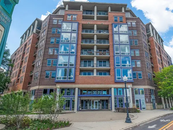 437 W Division Street #806, Chicago, IL 60610