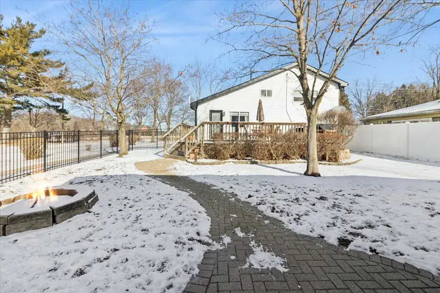 27W585 Galusha Avenue, Warrenville, IL 60555 - Image #3