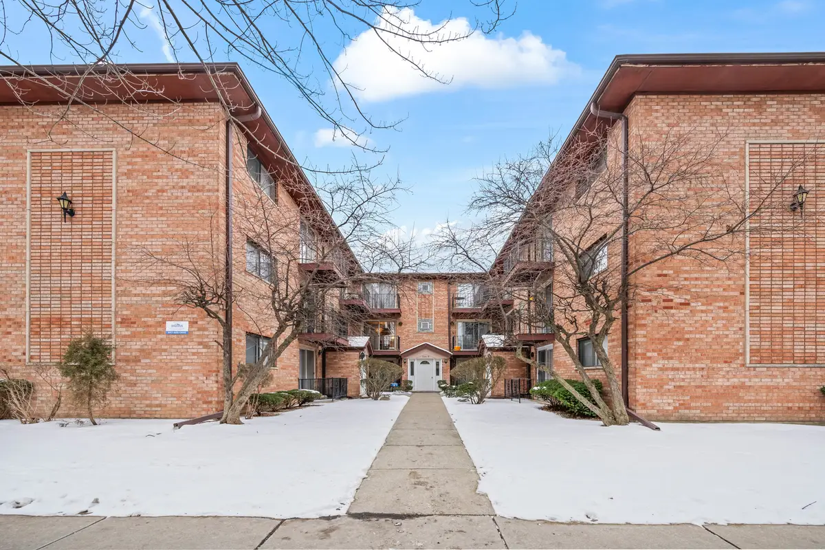 5819 W Higgins Avenue #2D, Chicago, IL 60630 - Image #1