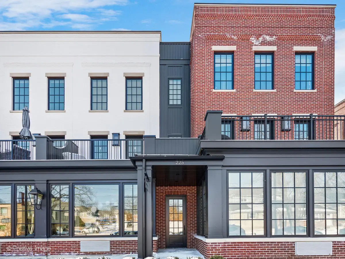 225 Burlington Avenue #TH1, Clarendon Hills, IL 60514 - Image #1